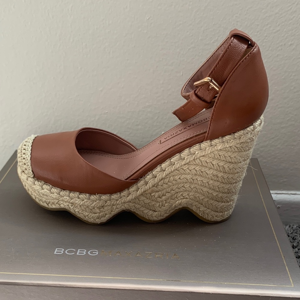 NWB - BCBG Max Azria  Women's Tan Wedge Espadrilles